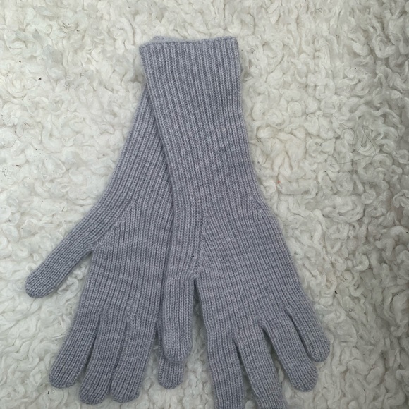 BANANA REPUBLIC CASHMERE HAT, GLOVE AND SOCKS SET - Picture 4 of 8